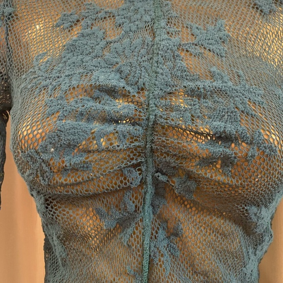 Beautiful top - Picture 9 of 9